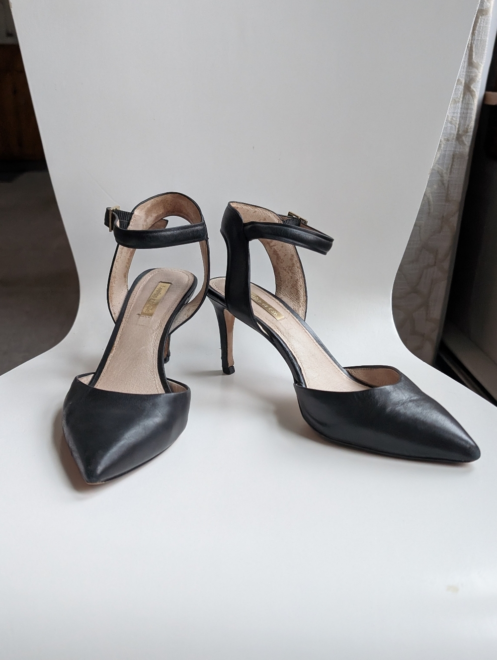 Louis Et Cie Pointy Toe Pumps